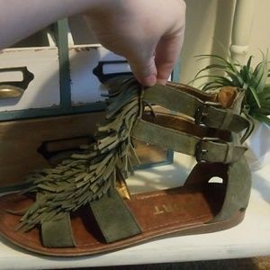 Report Sandals